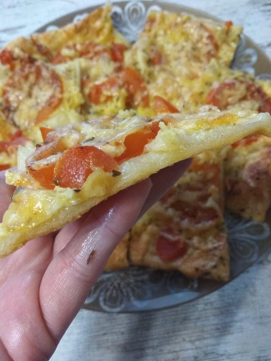 Мои дети едят овощи, поэтому пицца у нас бывает с разной начинкой. Листай галерею. 