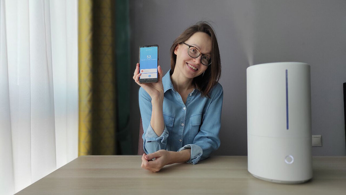 Влажность рядом с устройством всегда выше, чем в другом конце комнаты, так что цифрам 52 на экране телефона я бы не доверяла)