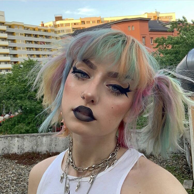 Популярный e-girl блогер в TikTok Ив Фрейзер