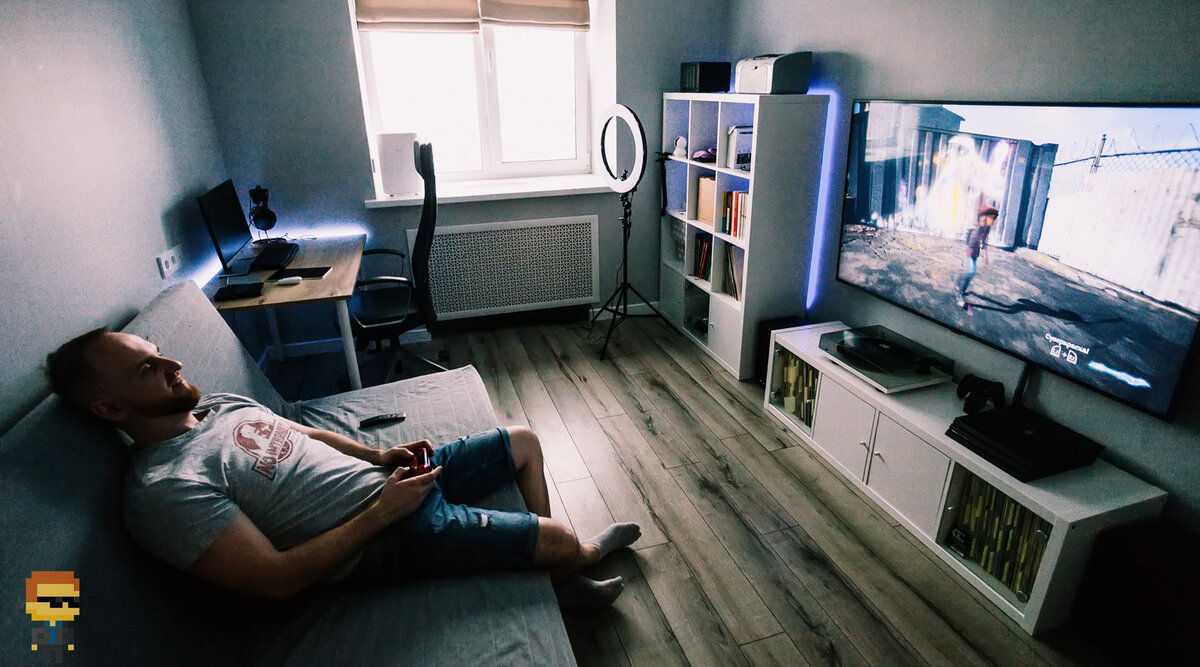 Человек телевизор. Телевизор с интернетом. Выйди на обычный телевизор. Выйди на обычный телевизор. Телевизор обычный.