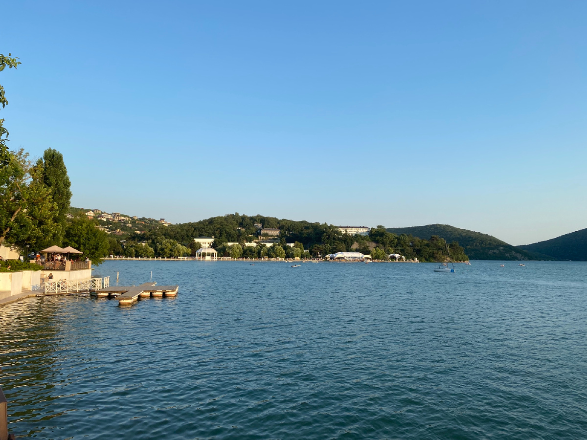 Озеро Абрау на закате