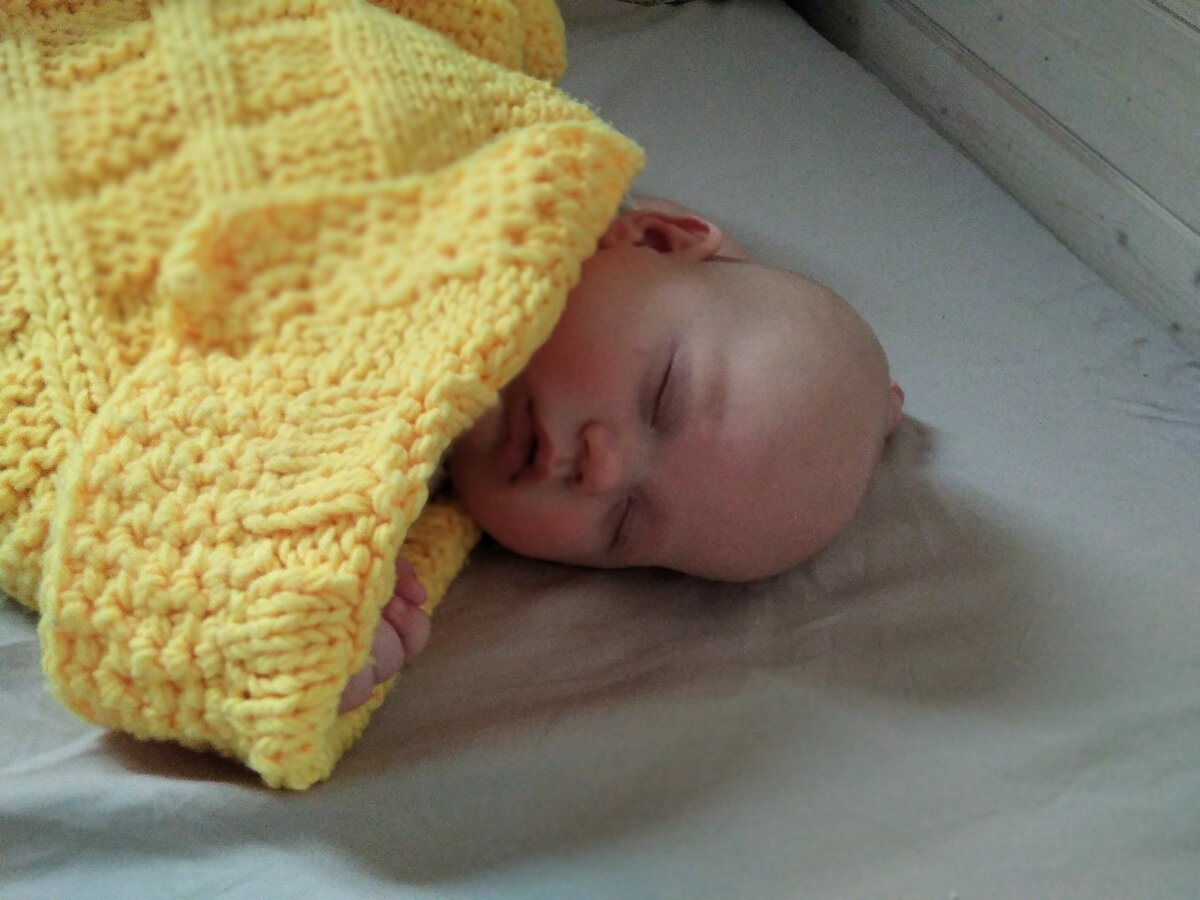 Мой подарочный красавчик. Спит. Без меня! Боже, за что мне такое счастье? 