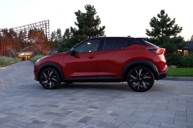 Nissan Juke вид сбоку