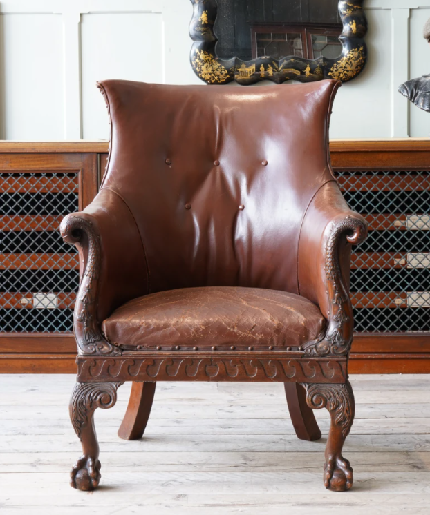Кожаное  библиотечное кресло 18 века из магазина Дрю Причарда drewpritchard.co.uk/collections/seating/products/barrel-back-armchair-1