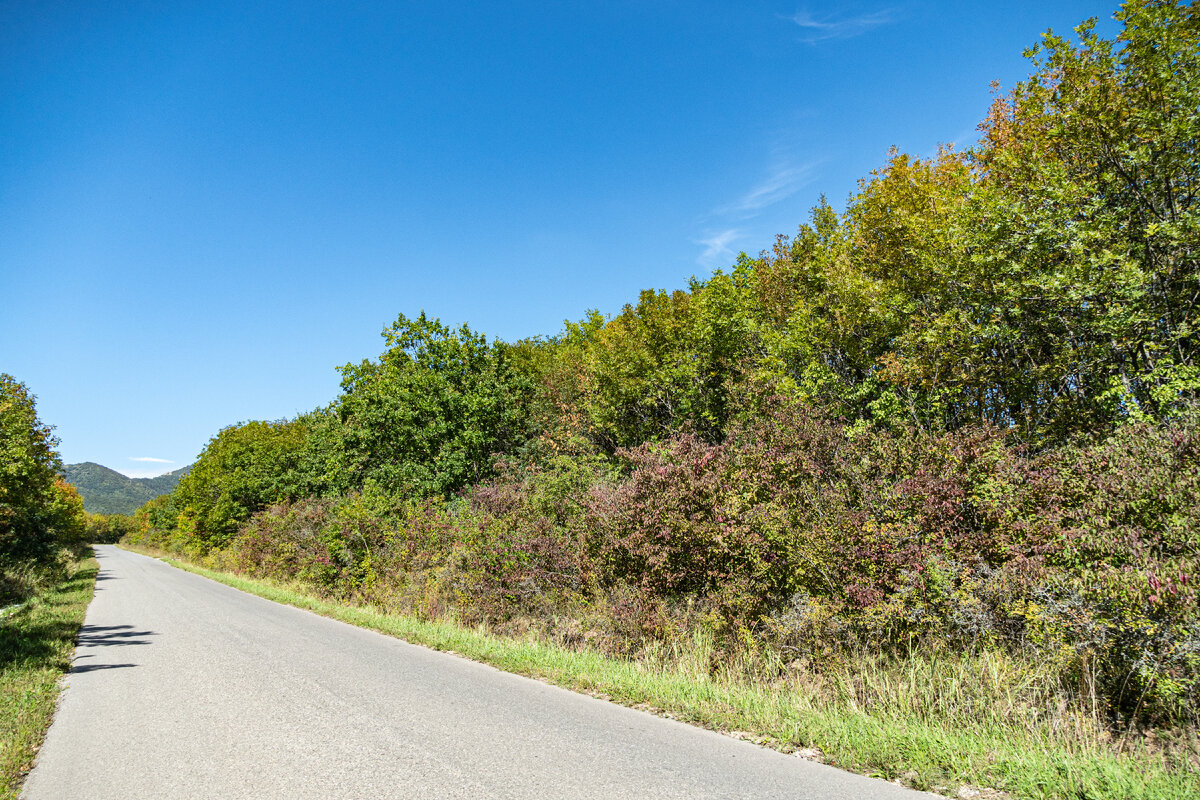 2. Впереди видна южная вершина горы Бештау.