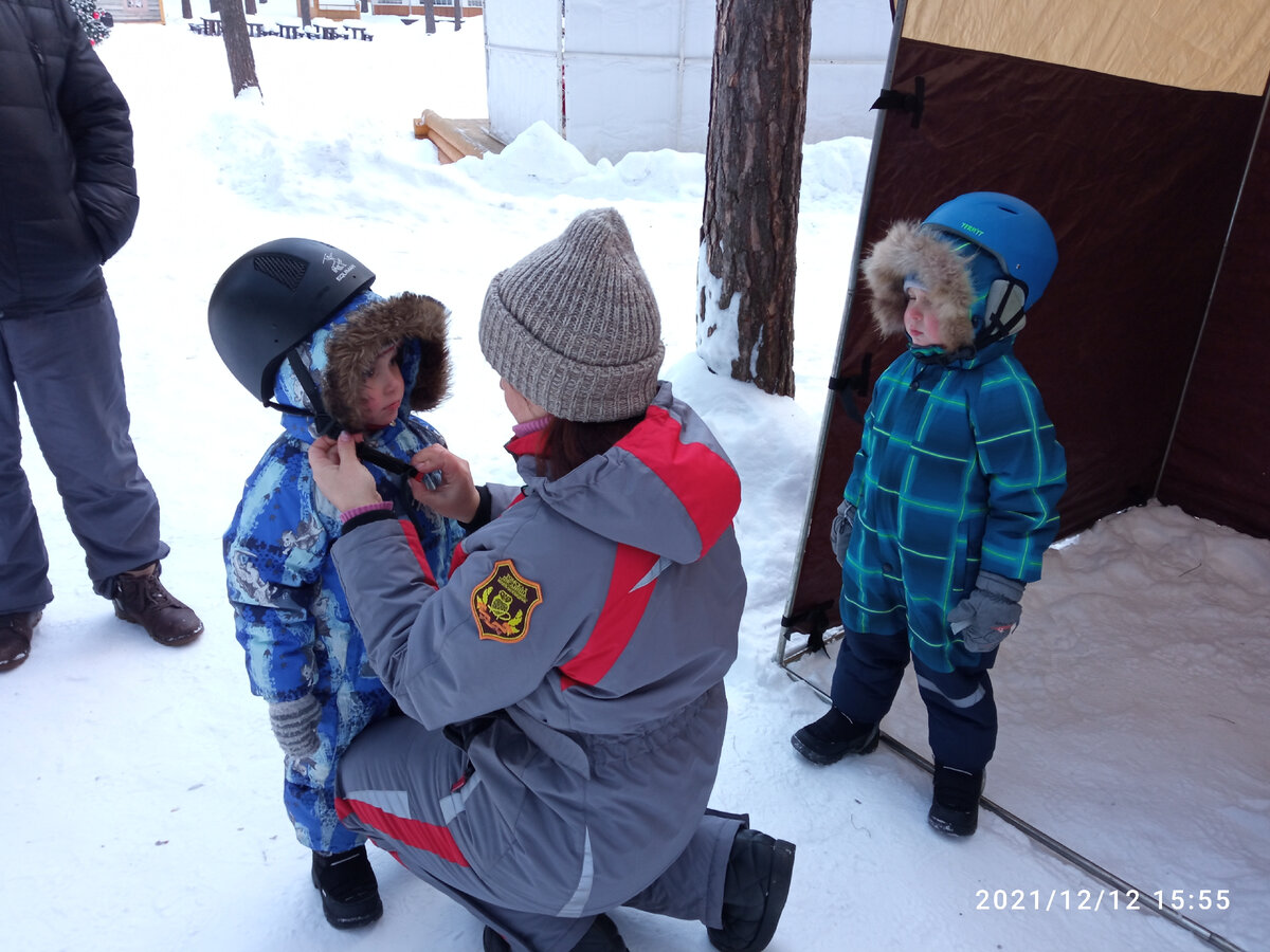 Вот этих детей спросила