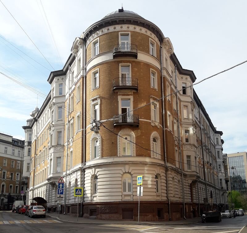 Восточный корпус, угол Боброва и Фролова переулка. Фотография автора