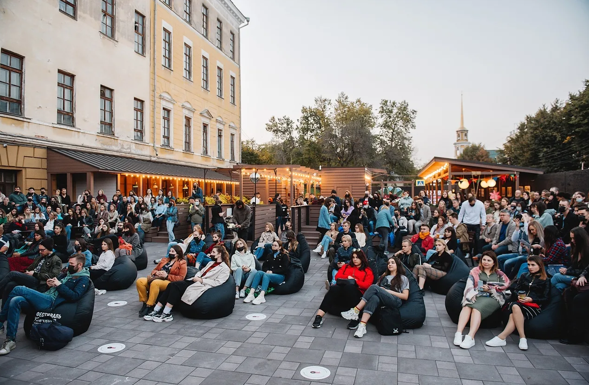 Ескул рязань. Арт пространство фабрика Рязань. Fabrika, Рязань, Соборная площадь, 21. Фабрика Рязань культурное пространство. Кафе фабрика Рязань.