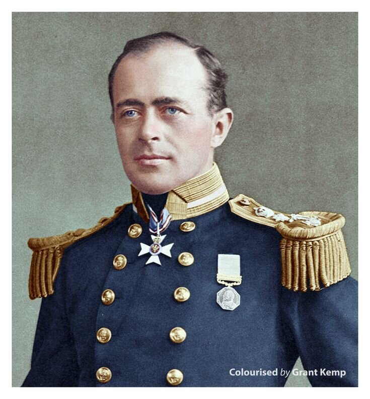 Экспедиция амундсена 1910-1912. Скотт путешественник. Скотт в антарктиде. Robert falcon scott. Robert falcon scott.