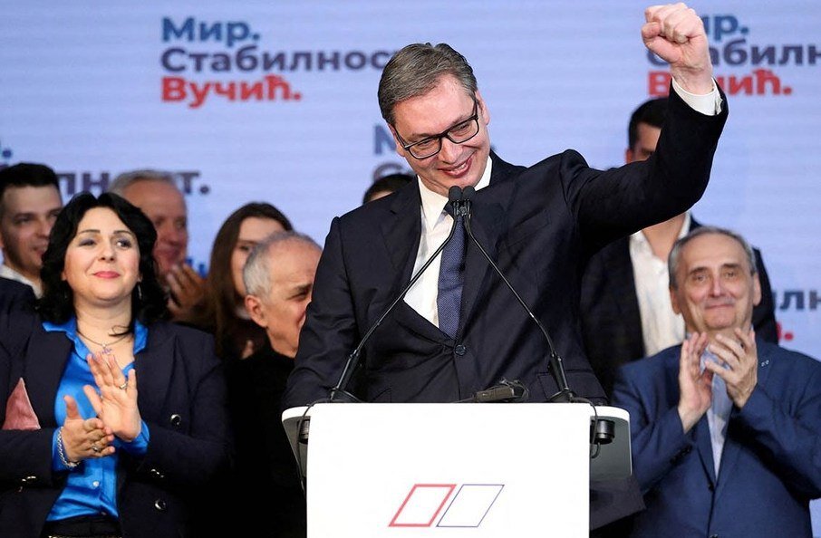 Александр Вучич празднует победу на выборах
