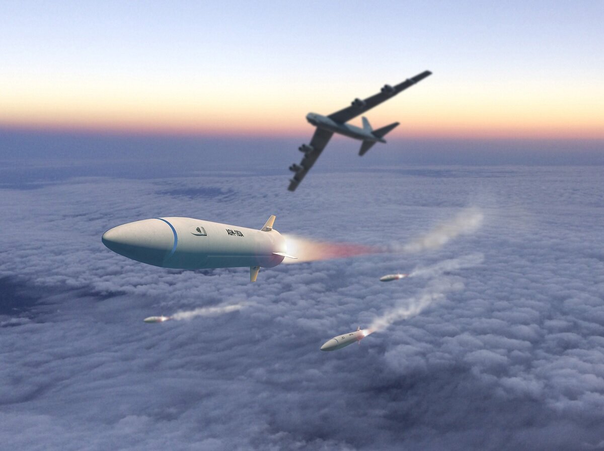 Изображение применения перспективной американской гиперзвуковой ракеты AGM-183A ARRW  со стратегического бомбардировщика Boeing B-52H Stratofortress. Источник изображения: (с) Lockheed Martin/ bmpd.livejournal.com