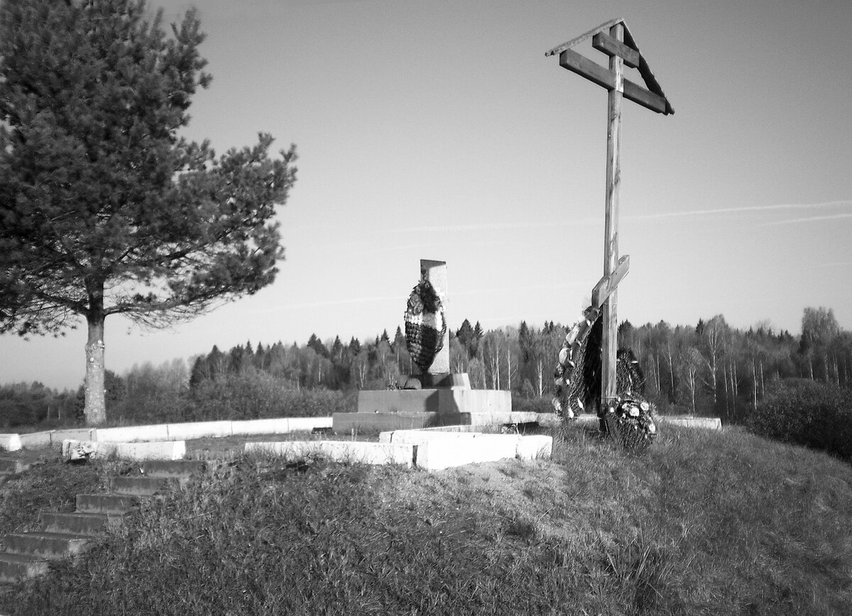 Обелиск на окраине Пыжовки