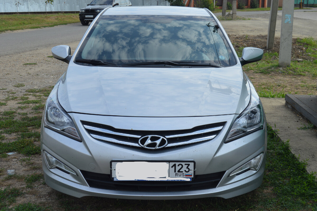 Фото автора. 09.08.2023. Жара не выносимая + 45 градусов по Цельсию в тени. Привёз внука на тренировку по футболу.