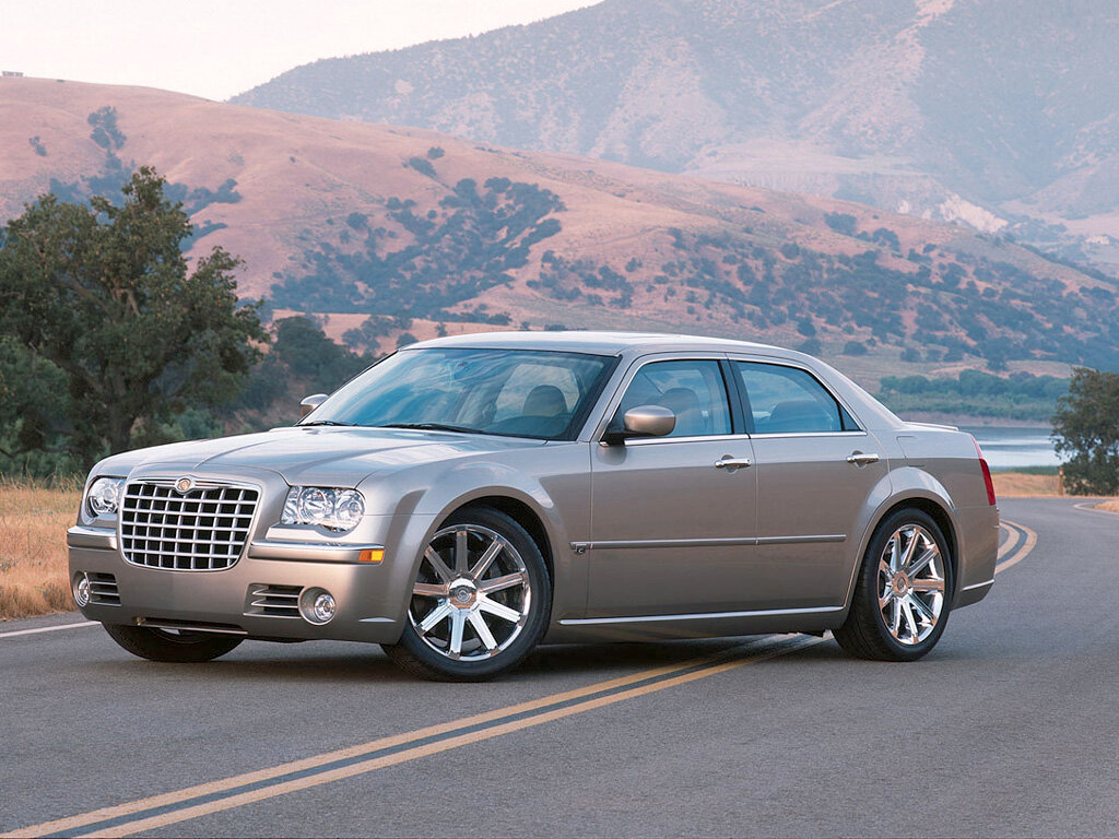 Что вы представляете, когда слышите слово Chrysler ?  Уверен, что перед глазами у некоторых появились большие минивэны по типу Voyager или Town Country, Caravan.-2