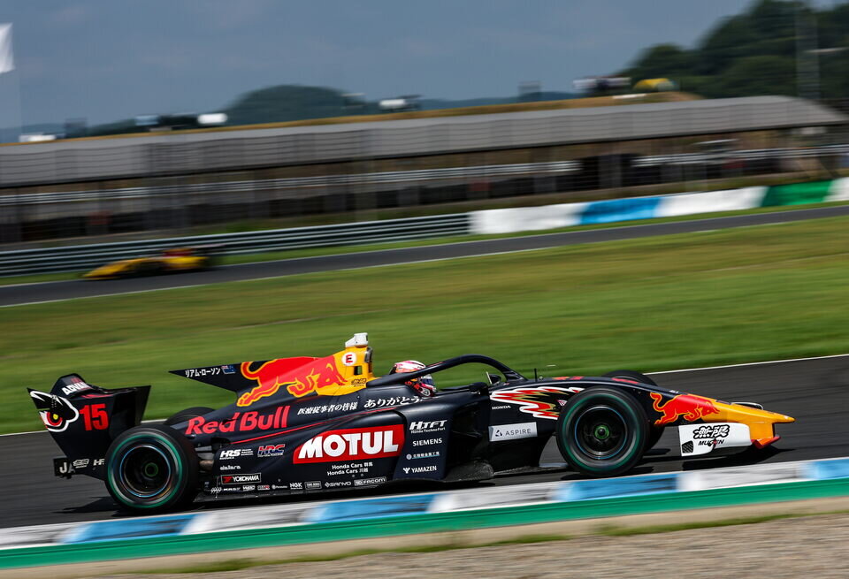    Гонщик Red Bull устроил массовый завал в гонке Суперформулы в МотегиDutch Photo Agency / Red Bull Content Pool