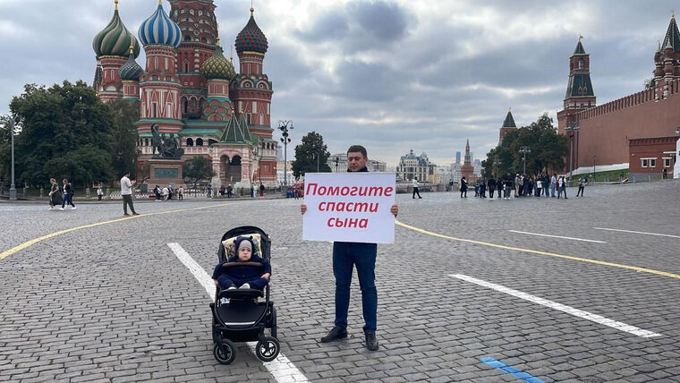    Дмитрия Бахтина доставили в отдел полиции