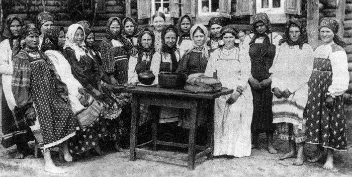 Каравай испекли. Начало ХХ в. Источник https://kulturologia.ru/