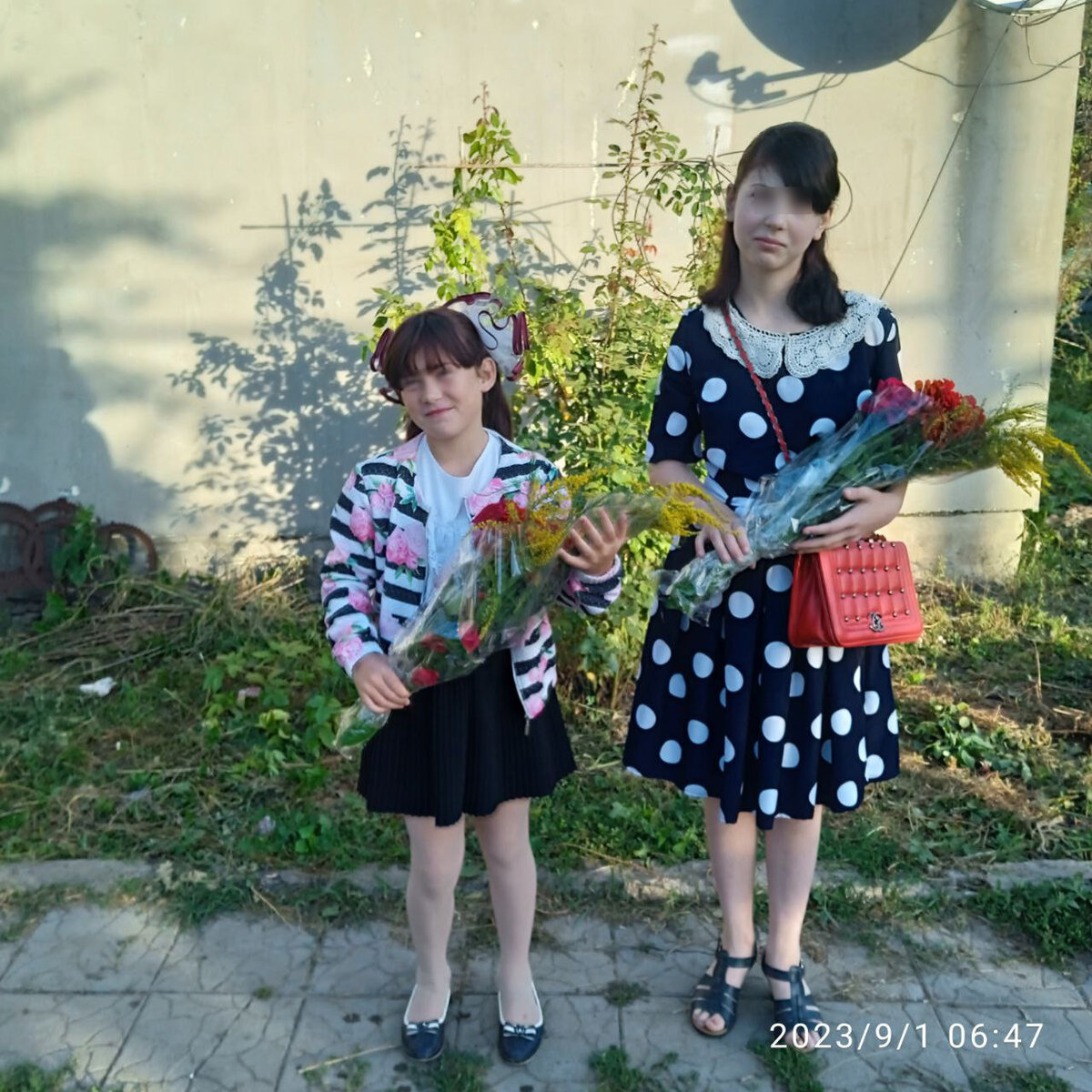 Аня со старшей сестрой