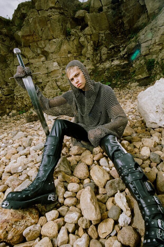    Ксюша Смо стилизовала рекламную кампанию «Новых Пацанок» (фото 2)