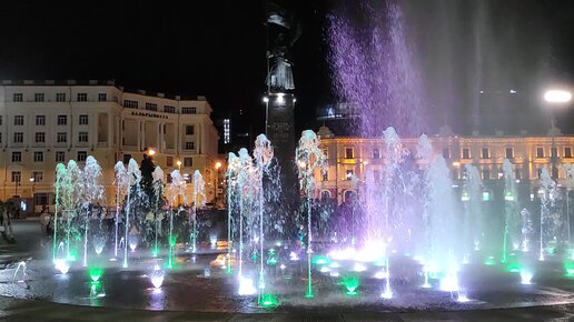 Поющий фонтан на центральной площади. Владивосток.