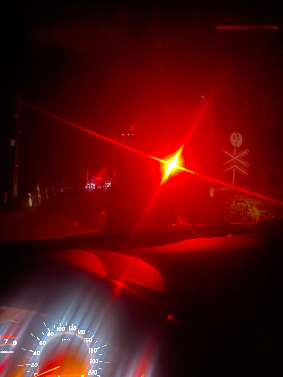 Нечто) надо семечки положить в машину на такие случаи, все курят, а я грызть нервно буду. 21 век, но мы стоим и не знаем сколько еще стоять, минуту или два часа, та еще головоломка. 