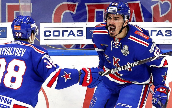 Наиль Якупов радуется заброшенной шайбе