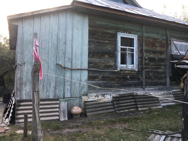 Посетили село в Чернобыле, где еще живут люди, и даже держат хозяйство