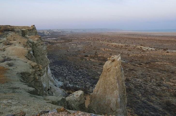 Откуда взялись города на дне высохшего Аральского моря и сможет ли сюда вернуться вода?
