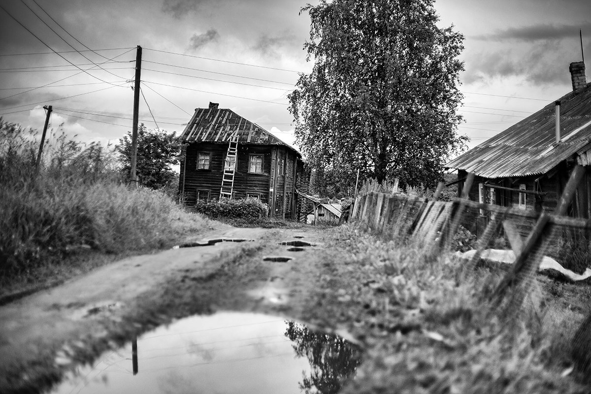 Русские деревни 3 д. Старинная деревня. Сельский пейзаж. Черно белая деревня. Деревня чб.