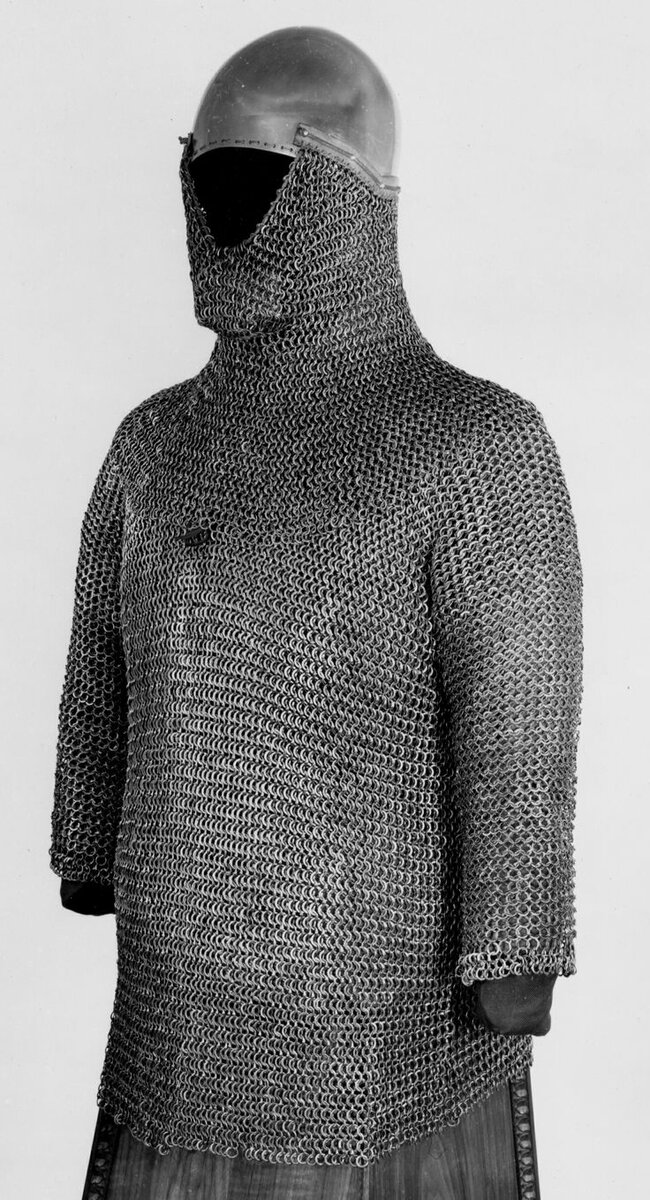 Германский хауберк с шлемом.