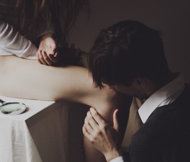 Картинки поцелуй между ножек