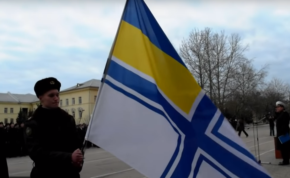 22 июня флаги приспускают. Украинский флаг в Севастополе. Боевой флаг Украины
