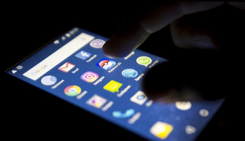  качайте только с Google Play и App Store.