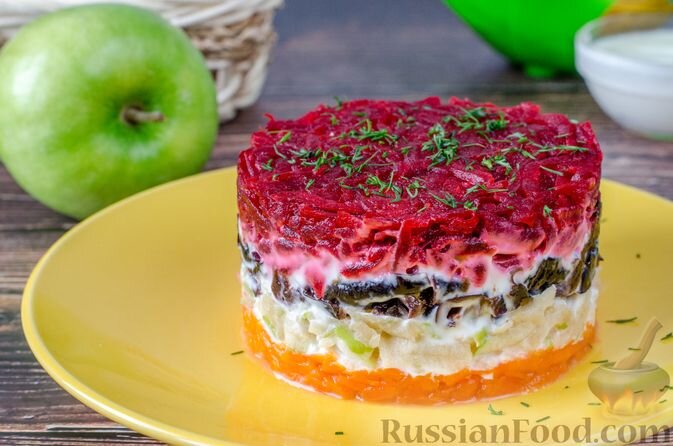 свекла, морковь, яблоко кислое, чернослив без косточек, йогурт натуральный, соль, зелень