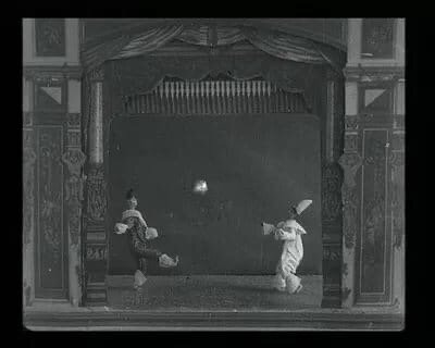 "Играющие в мяч клоуны" примерно 1906 год