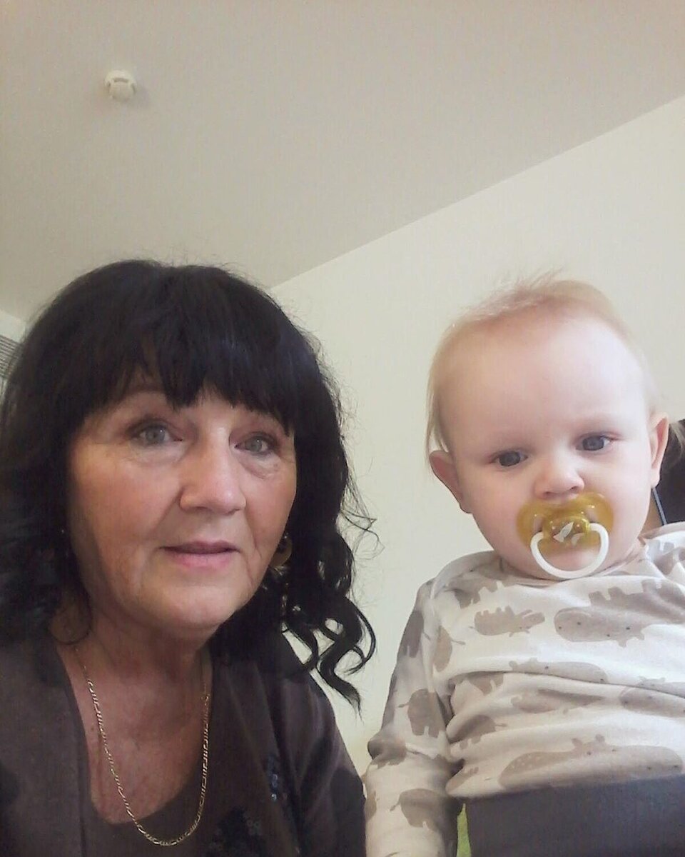 Мальчик отдыхает с бабушкой
​Фото: «Инстаграм»