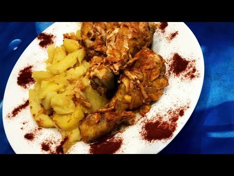 Отличная идея для вкусного горячего на праздничный стол или ужин. Нежнейшая курочка с картошкой под соусом порадует всю семью.