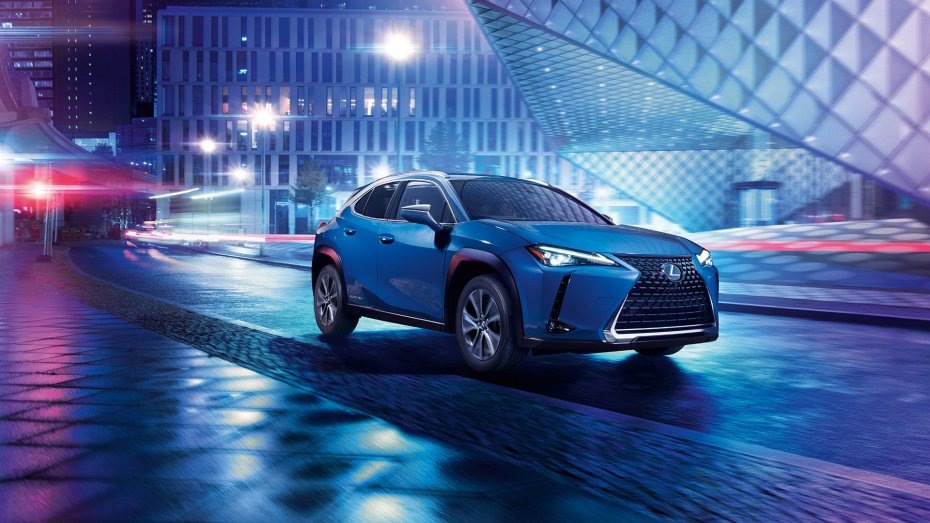 Презентация первого электрического кроссовера Lexus совпала с аналогичным мероприятием Tesla с ее футуристичным пикапом Cybertruck и рисковала привлечь меньше внимания, чем планировалось.