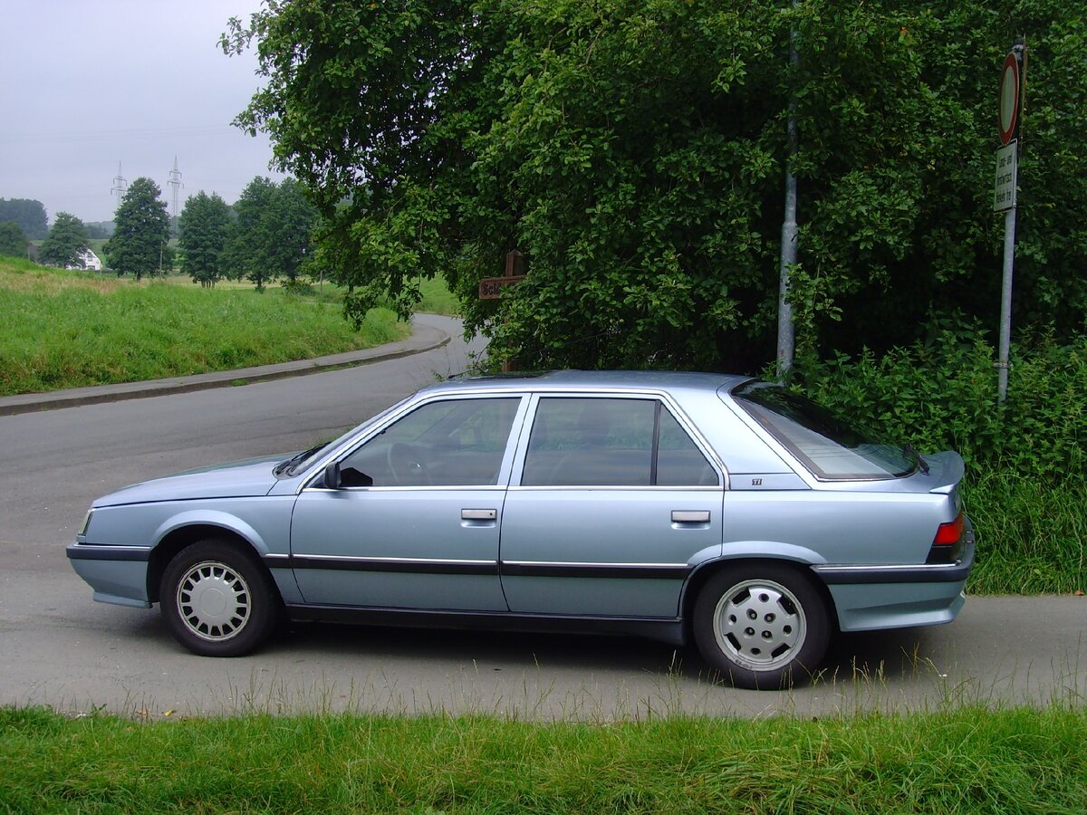 Renault 25. Фотография из открытых источников