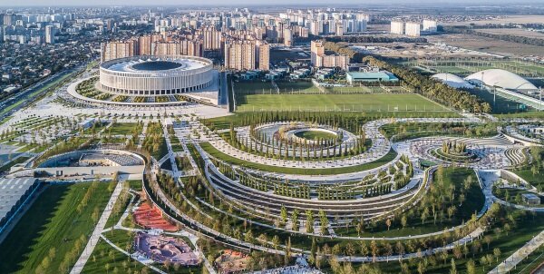 Стадион "Краснодар" в парке Сергея Галицкого в Краснодаре. В одной из этих высоток гостила моя дочка четыре дня. (Фото из интернета)