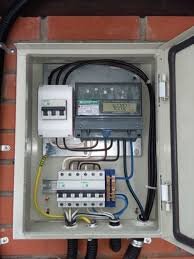 Флажки взведены и виден красный индикатор — автомат находится во включённом состоянии / ac220.ru