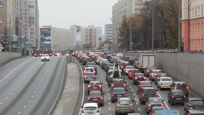 Дорожная ситуация в казани сейчас. Пробки Казань. Город Казань дороги. Пробки на дорогах Казани. Большая пробка.