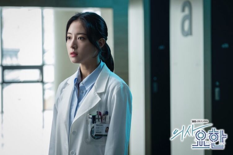 доктор ё хан дорама постер. доктор чужестранец джехи. дорама доктор ë. чжи сон дорама доктор е хан. дорама доктор ë.