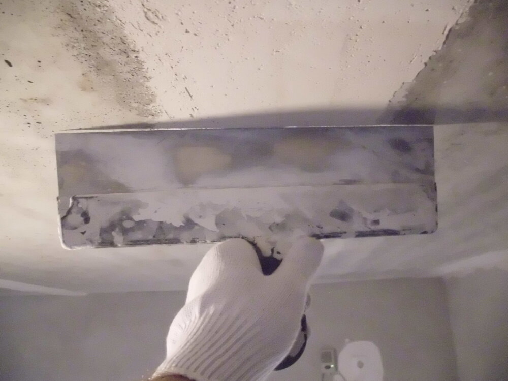 Как зашпаклевать потолок своими руками