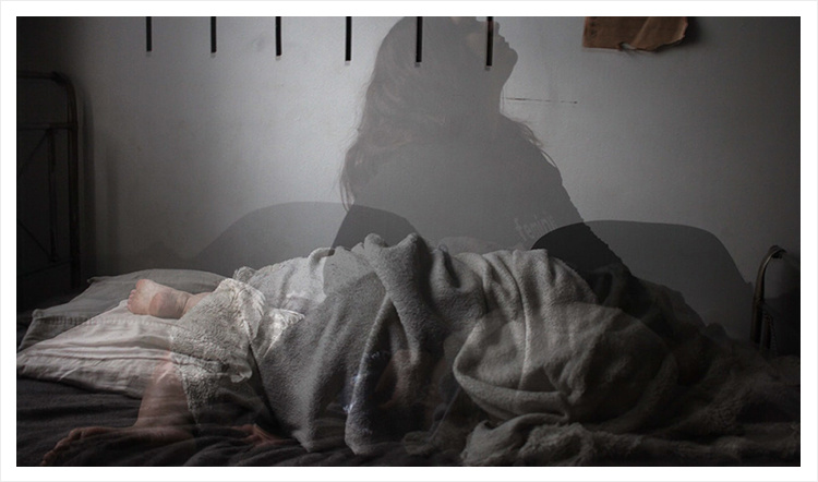 Порой причины бессонницы находятся у людей буквально под носом...