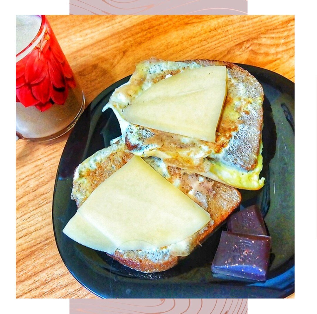 Сегодняшний завтрак 190 гр + кофе с молоком - хлеб цельнлзерновой, два яйца, горький шоколад 10 гр, сыр 30 г