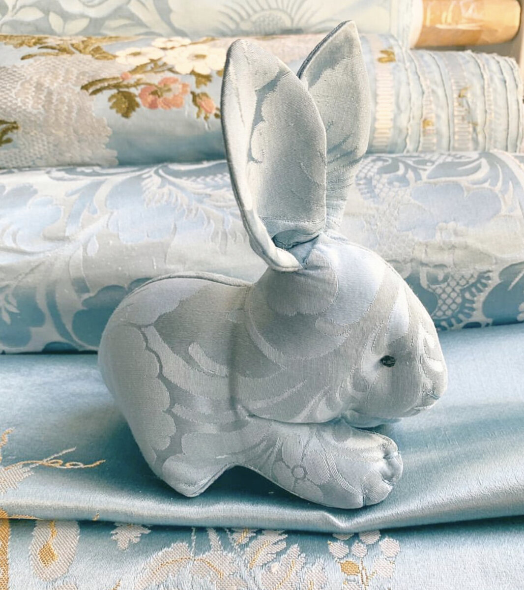 Зайчик Jacquard de Moscou. Их много разных! Они очень классные! Листайте галерею!
