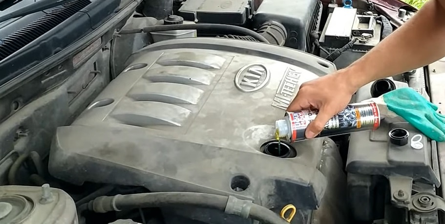 Заливаем стоп шум гидрокомпенсаторов в мотор 