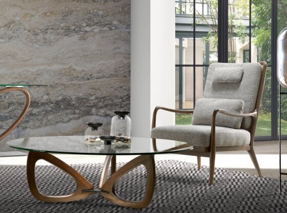 Кресло в стиле модерн ≈ 184 т.р., Кофейный столик ≈ 98 т.р.