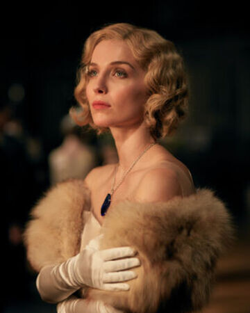 Грейс Хелен Шелби (Аннабелль Уоллис)(урожденная Берджесс) — ирландка, работала в пабе "Гарнизон", чтобы раздобыть информацию насчет семьи Шелби для полиции Бирмингема. Работала их тайным агентом.